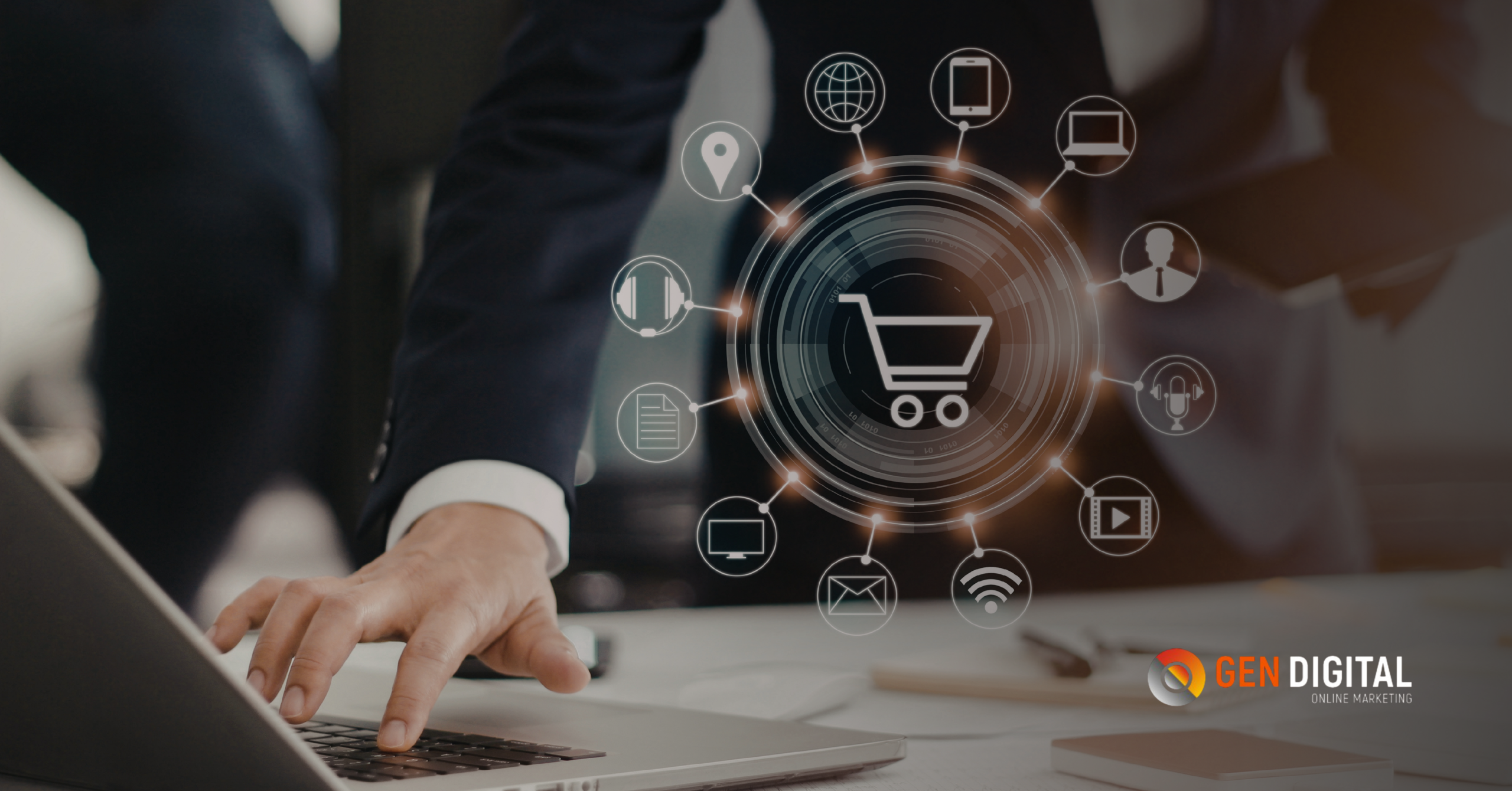 Profesional utilizando laptop con iconos digitales conectados que representan la integración de social media con objetivos comerciales