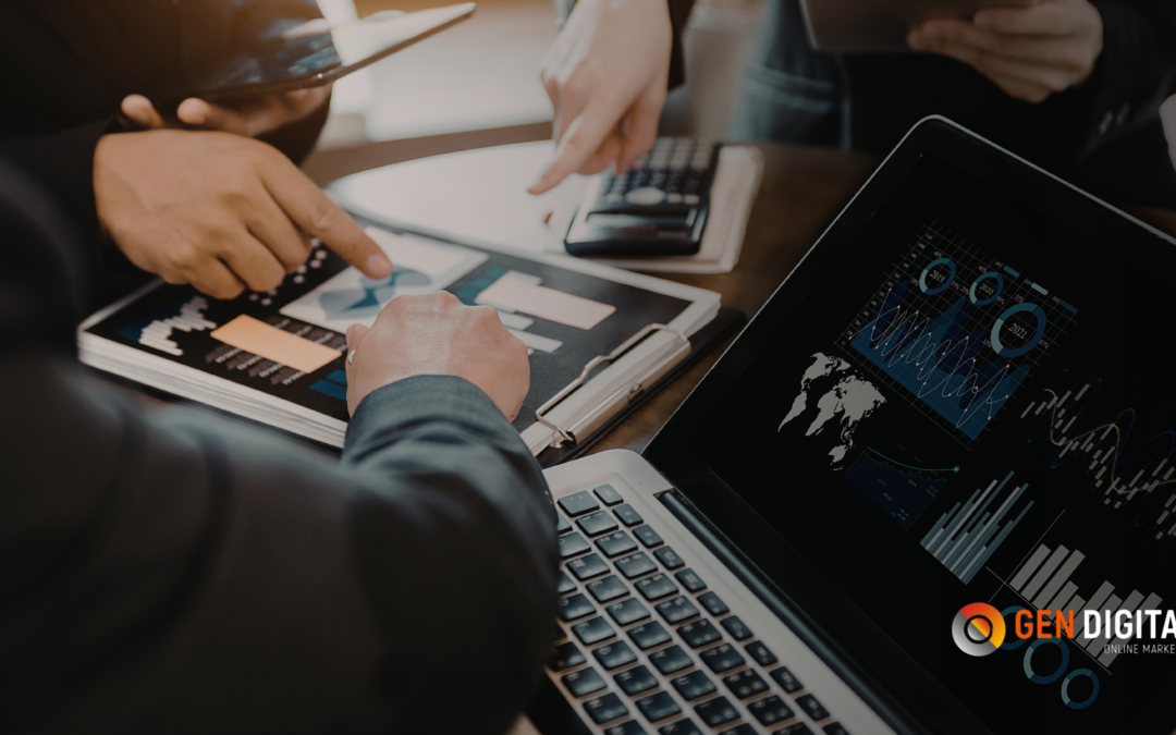 Equipo de trabajo analizando métricas, gráficos y resultados de campañas digitales en una reunión estratégica para optimizar el rendimiento de marketing y publicidad online.