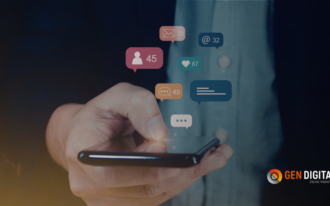 Persona utilizando un smartphone con iconos de redes sociales y notificaciones, representando la estrategia de Social Media y Ads para combinar contenido orgánico y publicidad digital y aumentar las ventas.